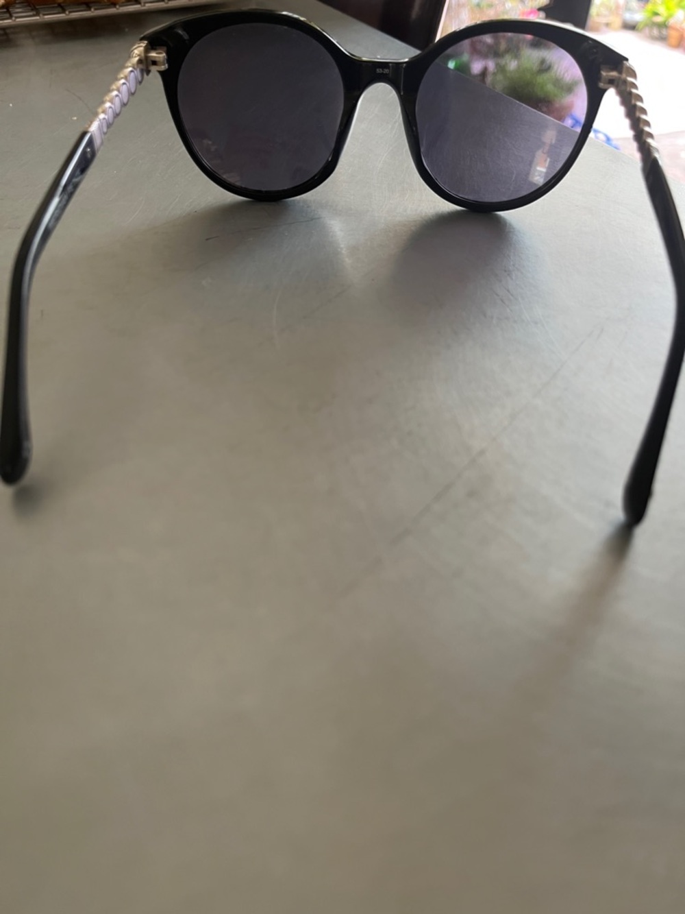 Brighton-sunglasses 

Black Round Women's Sunglasses - Classic Statement - Picture 5 of 5